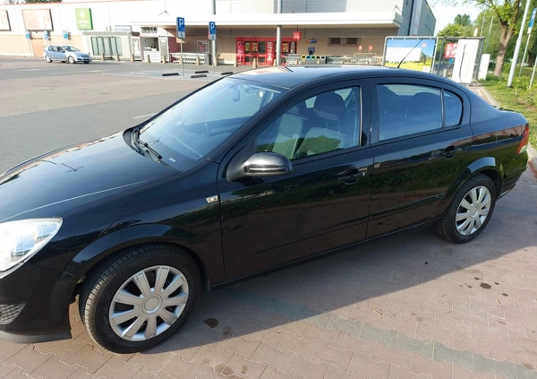 Opel Astra cena 14200 przebieg: 165970, rok produkcji 2008 z Kraków małe 106